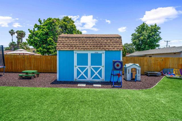 13225 Waltham Ave, Poway CA: https://media.crmls.org/mediaz/8c516c34-9dc2-4d3f-97ba-f1ec2d693980.jpg