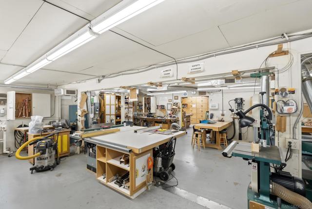 17489 Carnton Way, San Diego CA: https://media.crmls.org/mediaz/8c517aec-f6ef-4db4-82b5-4281e24dd937.jpg