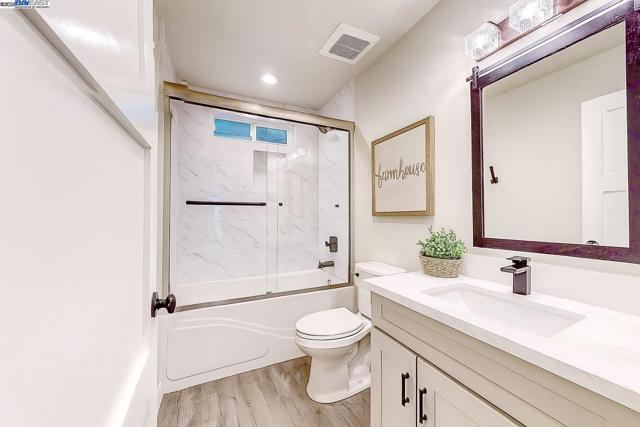 21451 Phoenix Lake Rd, Sonora CA: https://media.crmls.org/mediaz/8c51a0d8-1a8b-498d-9849-789c26cacfc9.jpg