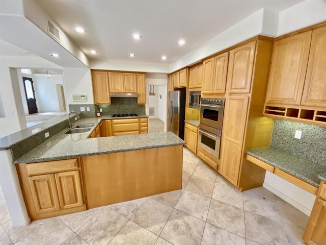 1326 Caminito Arriata, La Jolla CA: https://media.crmls.org/mediaz/8c51afe4-ee62-4b99-84e8-37e894dfb785.jpg