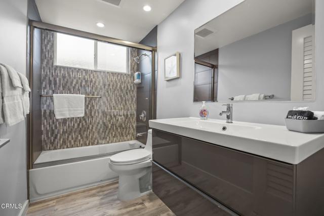 2924 Lakeshore Court, Oxnard CA: https://media.crmls.org/mediaz/8c51e719-30c2-4c05-a715-44e20249c3c3.jpg