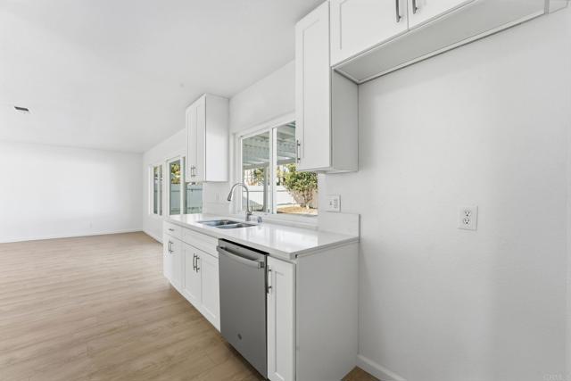 Detail Gallery Image 6 of 53 For 1503 Villa Cardiff Dr, Cardiff By The Sea,  CA 92007 - 5 Beds | 2/1 Baths