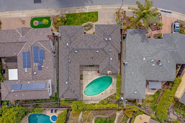 712 Foothill Drive, San Mateo CA: https://media.crmls.org/mediaz/8c525781-6358-4659-a43b-588f3f551476.jpg