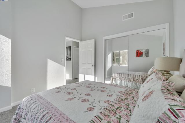 1896 San Vincente Dr, Concord CA: https://media.crmls.org/mediaz/8c5259f1-6e0f-496a-b3ac-b7d0022127e4.jpg