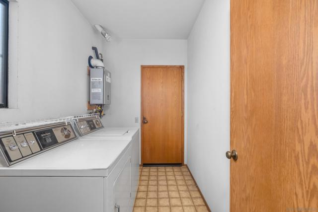 2818 Forest View Way, Carlsbad CA: https://media.crmls.org/mediaz/8c533dfc-afb2-44a4-8f54-ba1af4eacfea.jpg