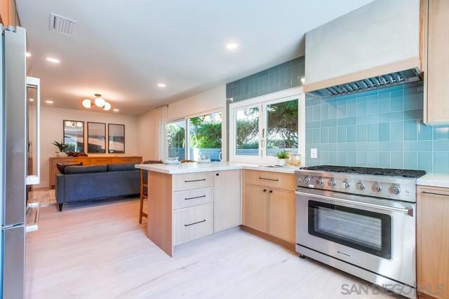2223 Caminito Preciosa Sur, La Jolla CA: https://media.crmls.org/mediaz/8c5369aa-e855-43e1-9145-7b9ac72269b0.jpg