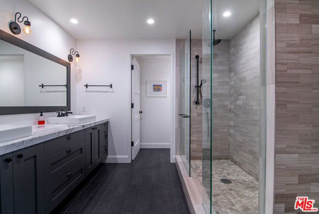 Image 6 of 10 For 215 Santa Fe Avenue 6