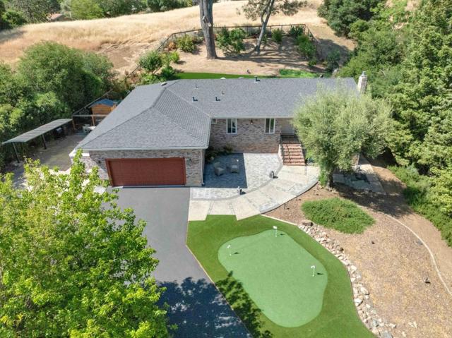 17035 Copper Hill Drive, Morgan Hill CA: https://media.crmls.org/mediaz/8c54663a-2e11-4081-a2b8-e5a56734fc1c.jpg