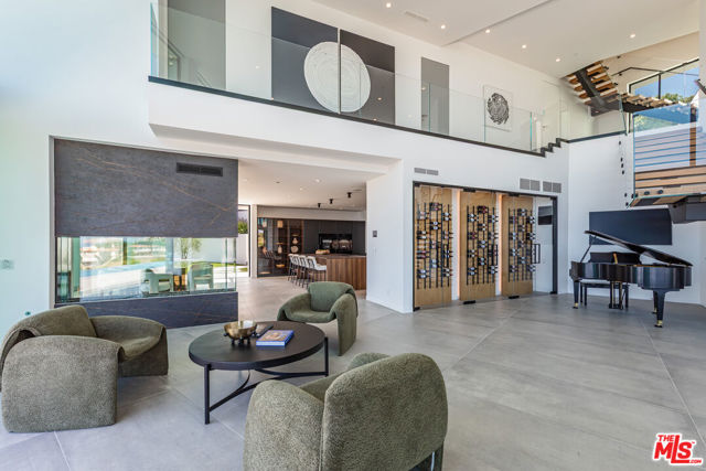 6156 Zumirez Drive, Malibu CA: https://media.crmls.org/mediaz/8c548325-64af-4e79-9550-c9b08edf1348.jpg