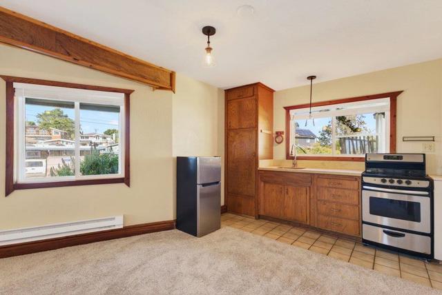 1 Gray Way, Watsonville CA: https://media.crmls.org/mediaz/8c548977-f9d7-4e91-911b-ab5a0bdfeca5.jpg