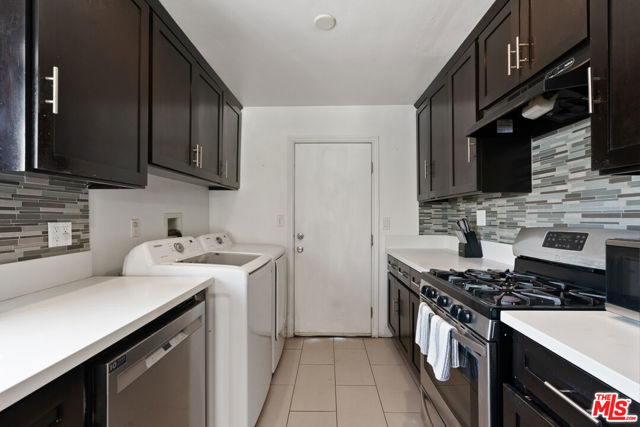 328 E Plymouth Street, Inglewood CA: https://media.crmls.org/mediaz/8c54fbfa-d381-4a92-a86a-fbb2d2125222.jpg