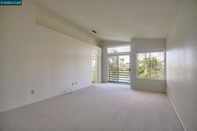 5070 E Lakeshore Drive, San Ramon CA: https://media.crmls.org/mediaz/8c550322-48cf-4641-a236-e2a1306e1c76.jpg
