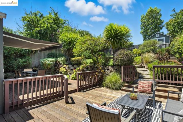 4007 Lyman Rd, Oakland CA: https://media.crmls.org/mediaz/8c551e8f-452d-458b-ac9f-9a4ce5b46fab.jpg