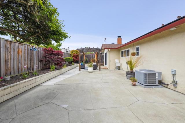 858 Chrysopolis Drive, Foster City CA: https://media.crmls.org/mediaz/8c5532f4-dbc1-4821-933f-0cb2668b5ec1.jpg