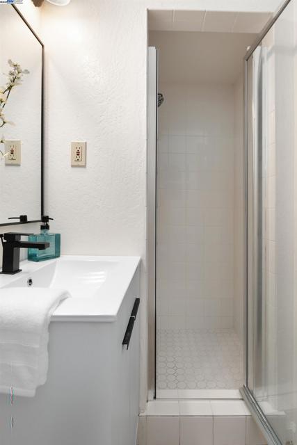 5268 Keeler Ct, Fremont CA: https://media.crmls.org/mediaz/8c554a34-15e9-46fc-8712-352917ffb438.jpg