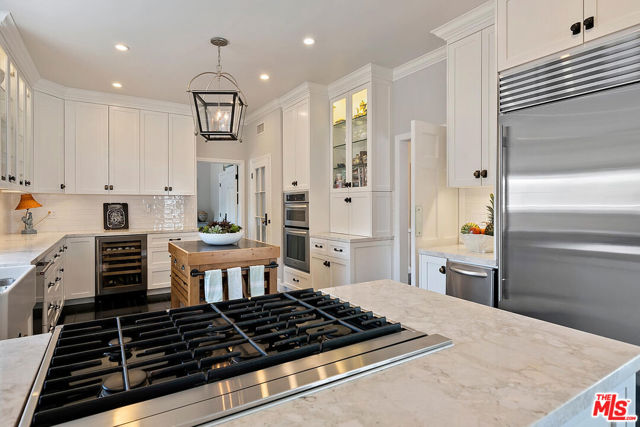 10428 Wyton Drive, Los Angeles CA: https://media.crmls.org/mediaz/8c556994-f4c3-4877-b61e-8a0185d1c634.jpg