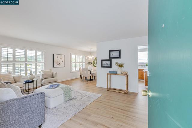 43 Shipley Ave, Daly City CA: https://media.crmls.org/mediaz/8c55b2ef-66fd-4d75-b8b9-1bd2e806e36f.jpg