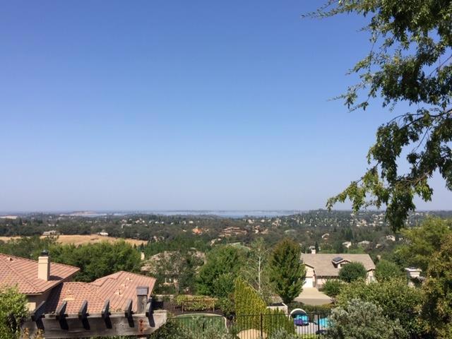 4040 Morning View Way, El Dorado Hills CA: https://media.crmls.org/mediaz/8c55b6ad-eabb-45c3-8a78-3a3400914c4d.jpg
