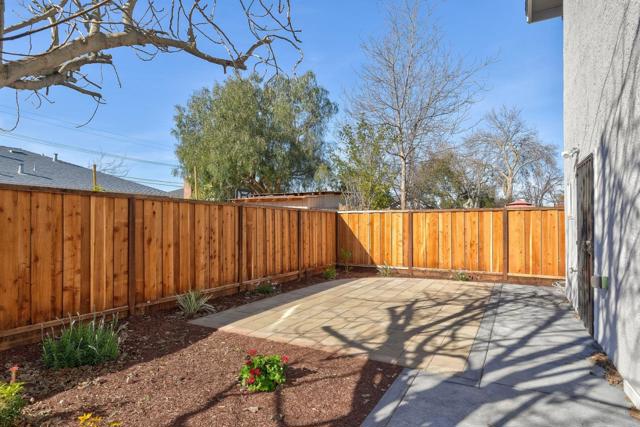 116 Daphne Way, East Palo Alto CA: https://media.crmls.org/mediaz/8c55d68b-e09b-4371-80b8-73dce100ddba.jpg