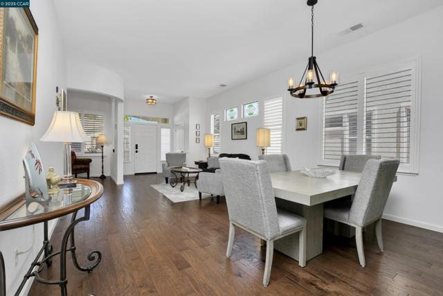 1820 Mariposa Way, Brentwood CA: https://media.crmls.org/mediaz/8c55dc0d-f5ee-4108-b116-23d5e8928e87.jpg
