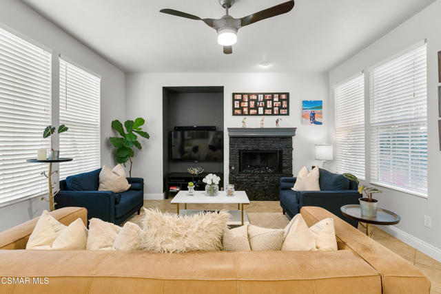 477 Parkview Court, Simi Valley CA: https://media.crmls.org/mediaz/8c55e588-e736-4d18-bd1f-0ec32d7a0613.jpg