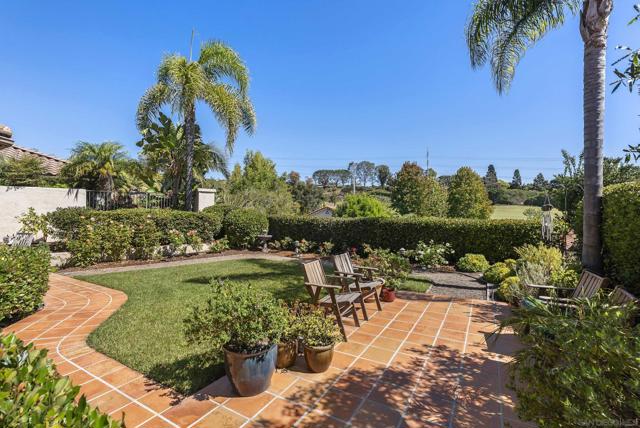 1240 Ladera Linda, Del Mar CA: https://media.crmls.org/mediaz/8c560995-305f-42ba-ad4b-12952ea3f857.jpg
