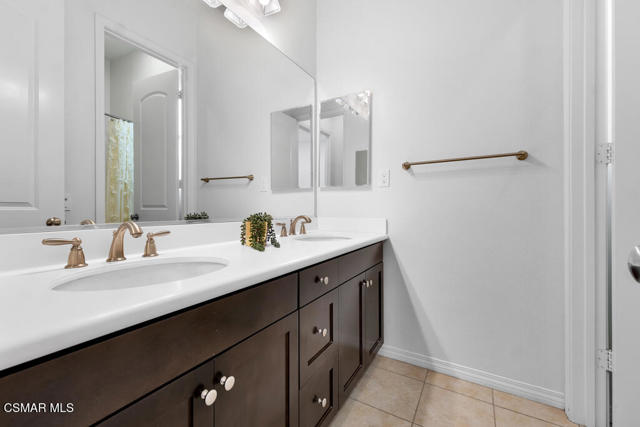 4968 Princess Drive, Agoura Hills CA: https://media.crmls.org/mediaz/8c563805-b2bf-40f6-99bb-f55e34f8ed37.jpg