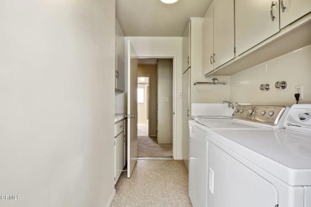262 Crestwood Avenue, Ventura CA: https://media.crmls.org/mediaz/8c5703ff-77e5-4471-aea7-23ef0ad7c535.jpg