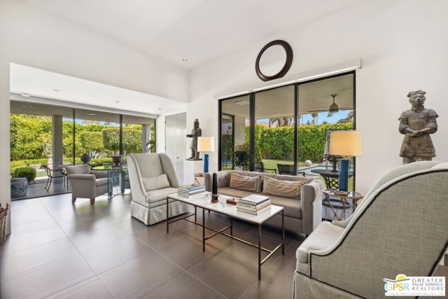 1860 Via Isla, Palm Springs CA: https://media.crmls.org/mediaz/8c5763bf-67b9-449c-8ac4-d9012777a2ac.jpg