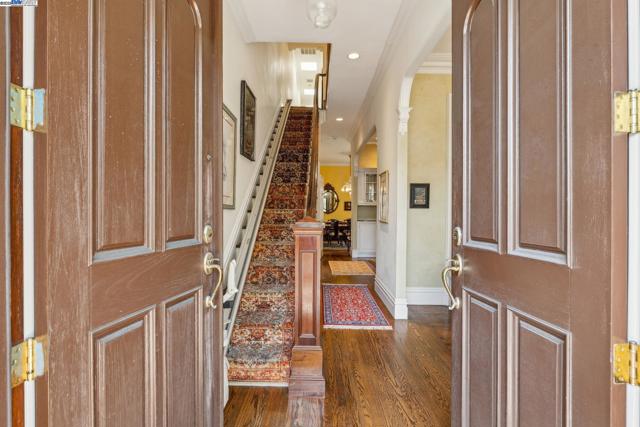 2070 Bush St, San Francisco CA: https://media.crmls.org/mediaz/8c5787d3-85c1-48e7-bc83-b170a17c5abd.jpg