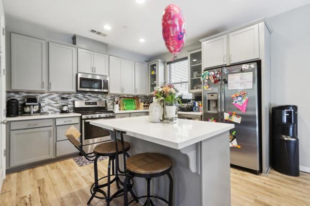 545 Shearwater Street, Hollister CA: https://media.crmls.org/mediaz/8c57a06d-fc99-4f89-97a7-d0fe93dba0f1.jpg