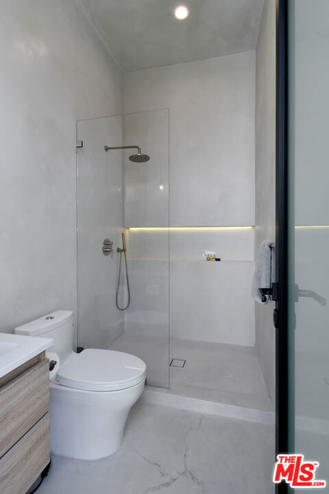 5316 Lennox, Sherman Oaks CA: https://media.crmls.org/mediaz/8c57b914-f9bf-4141-98de-00d5de4b504c.jpg