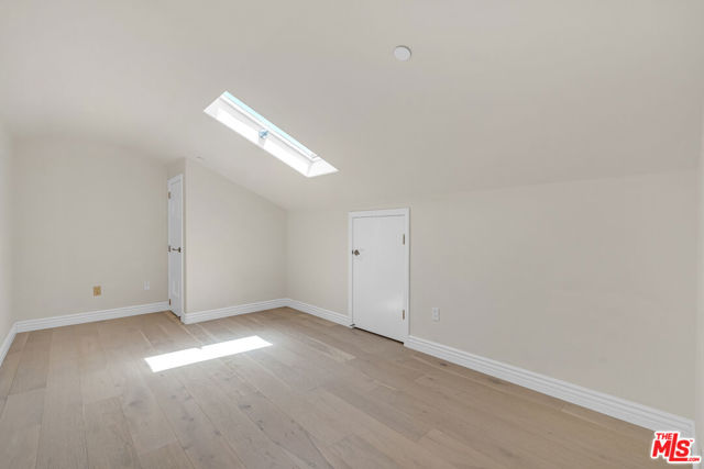 1022 10th Street, Santa Monica CA: https://media.crmls.org/mediaz/8c583238-df4f-44a3-af47-f91b31ebb3b7.jpg