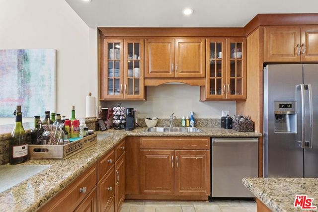 240 The, Redondo Beach CA: https://media.crmls.org/mediaz/8c5860ff-9b74-4cc1-9112-97561015dc1f.jpg