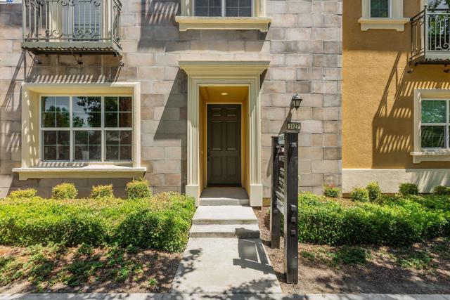 3422 Cinnamon Ridge Rd, San Ramon CA: https://media.crmls.org/mediaz/8c587efe-5b0d-4edc-b006-6d87b078f989.jpg