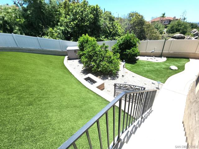 3933 Pinnacle Pl, Escondido CA: https://media.crmls.org/mediaz/8c59300d-5ea8-46ae-b60d-7416c3e9dd12.jpg