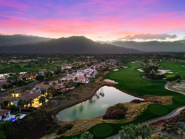 80840 Via Portofino, La Quinta CA: https://media.crmls.org/mediaz/8c595fc0-c109-4b26-af7d-03f867c232ee.jpg