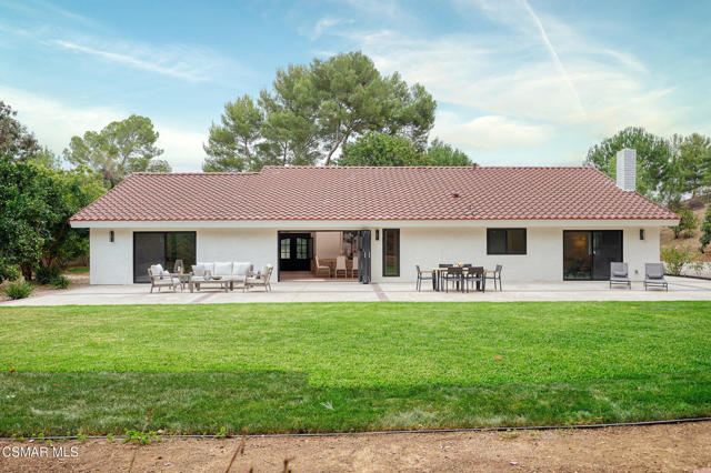 674 Lautrec Court, Thousand Oaks CA: https://media.crmls.org/mediaz/8c59e567-fb1e-4453-9d5b-22385545efd5.jpg