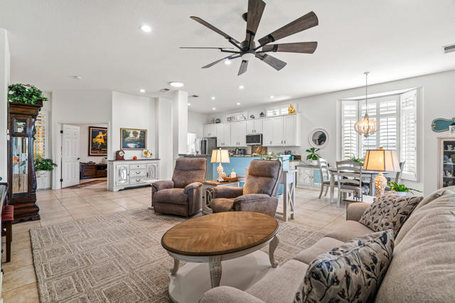 80474 Muirfield Drive, Indio CA: https://media.crmls.org/mediaz/8c59f746-0a6f-4e0e-a28a-ef77bdc2b4e3.jpg
