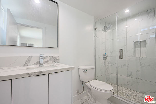 1636 Longwood Avenue, Los Angeles CA: https://media.crmls.org/mediaz/8c5a8cff-f219-48a1-8f88-a1032d30f235.jpg