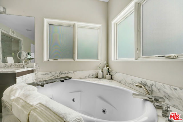 841 N Crescent Heights Boulevard, Los Angeles CA: https://media.crmls.org/mediaz/8c5acd9b-3b85-4b18-b015-460e25334672.jpg