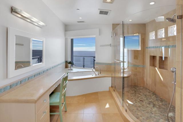422 Seaview Drive, Aptos CA: https://media.crmls.org/mediaz/8c5c247f-6db9-4901-8026-6a1f02106659.jpg