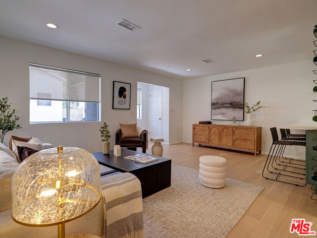 422 W Avenue 37, Los Angeles CA: https://media.crmls.org/mediaz/8c5c2ce4-c6f8-4014-9bbf-fc1fb9e80355.jpg