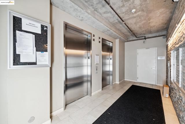 428 Alice St., Oakland CA: https://media.crmls.org/mediaz/8c5c6f1d-fe66-4a1f-ad0d-c5e76b09a9d4.jpg
