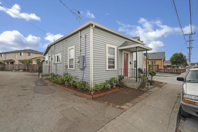 119 Ford Street, Watsonville CA: https://media.crmls.org/mediaz/8c5ddb40-cfee-4348-8dc6-431cb2e7e074.jpg