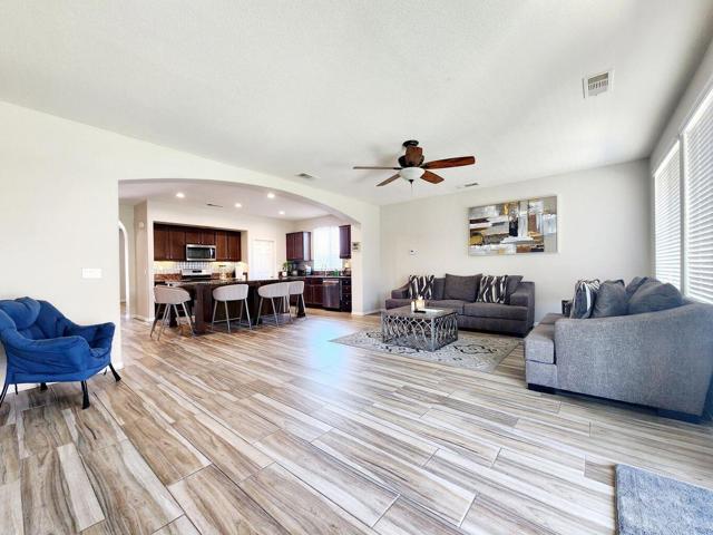 42798 Incantata Place, Indio CA: https://media.crmls.org/mediaz/8c5e3797-2f39-4012-a372-de024af9eb50.jpg