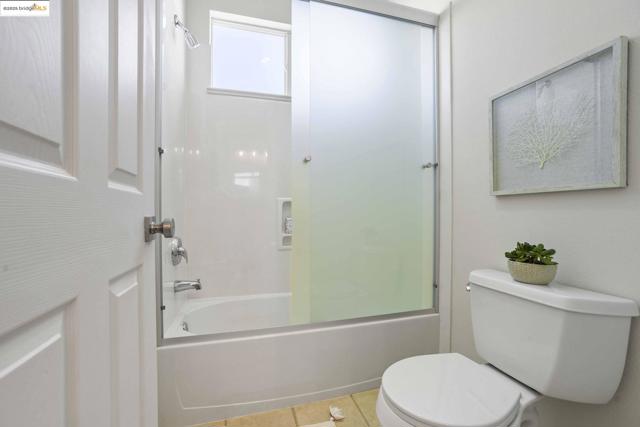 661 Via Rialto, Oakland CA: https://media.crmls.org/mediaz/8c5e6dca-ee3c-486c-a670-2ce11f553031.jpg