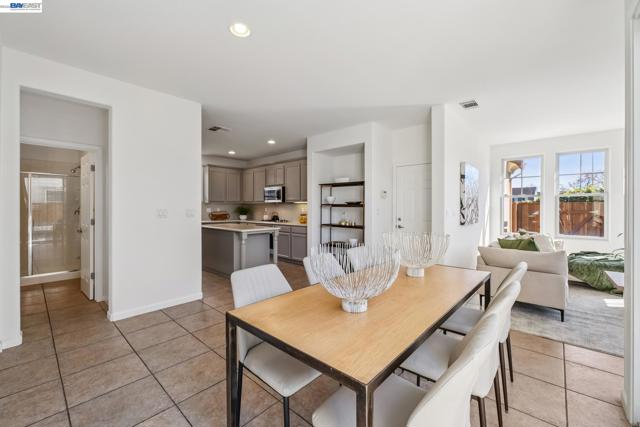 220 Hollister Avenue, Alameda CA: https://media.crmls.org/mediaz/8c5e8656-07ab-40fc-83cf-9dc672515d7e.jpg