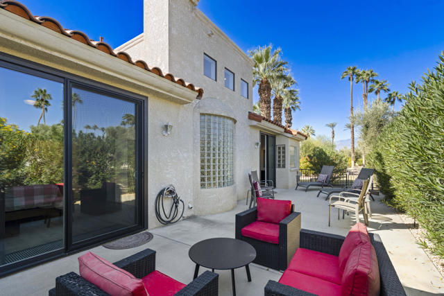 110 Celano Circle, Palm Desert CA: https://media.crmls.org/mediaz/8c5eebf0-6483-4a62-9c87-23d187d07401.jpg