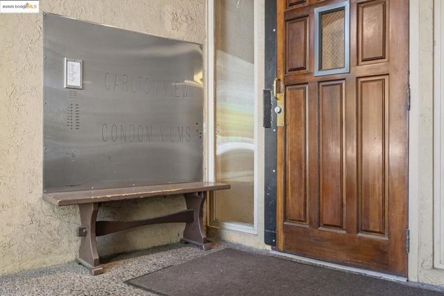 5405 Carlton St, Oakland CA: https://media.crmls.org/mediaz/8c5fee15-7ad6-4307-a8ed-9bec898134e6.jpg